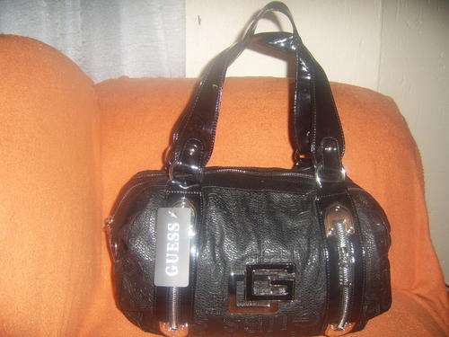 ***ELEGANT AND STUNNING GUESS HANDBAG***BLACK******