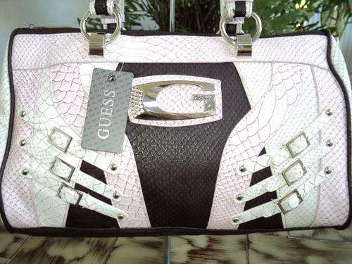 ***ELEGANT AND STUNNING GUESS HANDBAG****