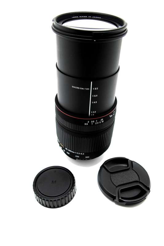 NIKON fit, Sigma 28-300mm DG MACRO 3.5-6.3 lens in mint condition.