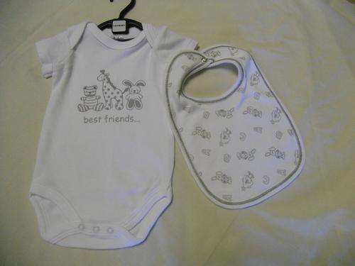 NEW WHITE BABY GROWER+*FREE* MATCHING BIB"!*SIZE 3-6 MONTHS*