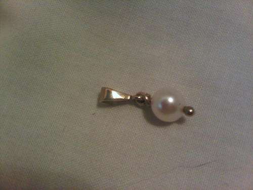 Beautiful 9ct Gold & Pearl Pendant