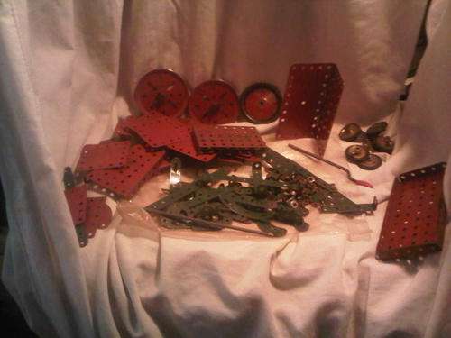 Assorted Vintage Maccano Metal Toy Pieces