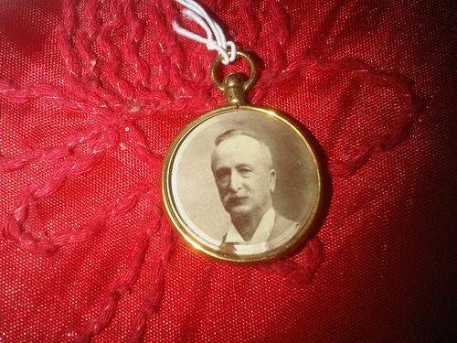 Hallmarked 9 ct Gold Soldiers Sweetheart Pendant