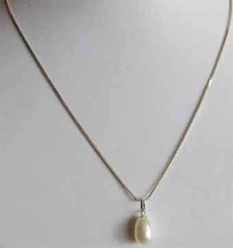Beautiful Sterling Silver Necklace  & Pearl  Pendant