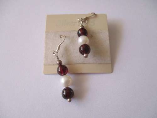 Beautiful-   925 Sterling Silver Pearls and Garnets Earrings