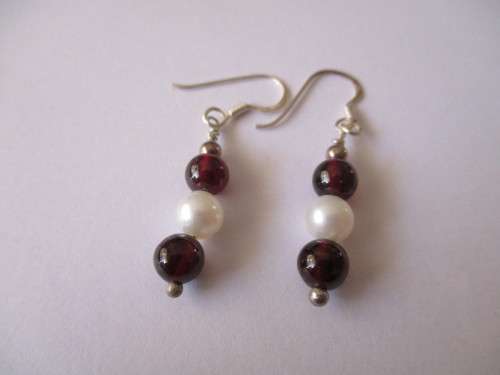 Beautiful-   925 Sterling Silver Pearls and Garnets Earrings