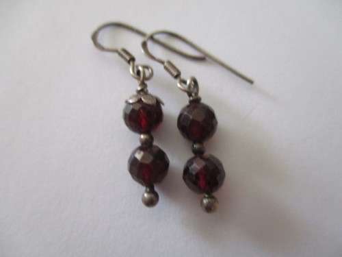 925 Sterling Silver and Faceted Garnets Earrings