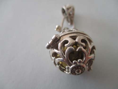 925 Solid Sterling Silver and Black Onyx `` Rattle ``Pendant