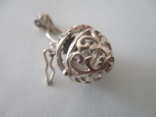 925 Solid Sterling Silver and Black Onyx `` Rattle ``Pendant