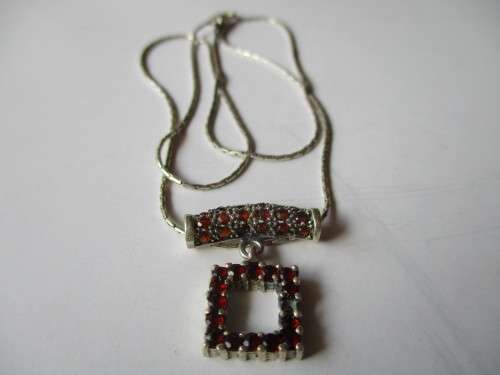 925 Sterling Silver Chain and Garnet Pendant /Necklace