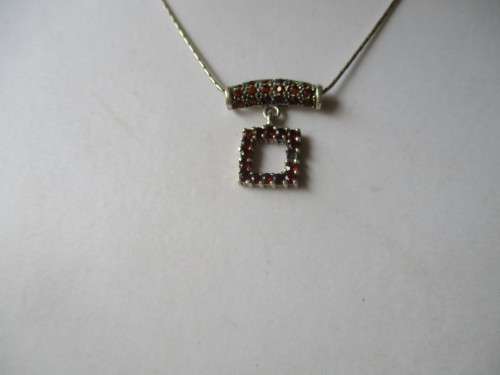 925 Sterling Silver Chain and Garnet Pendant /Necklace