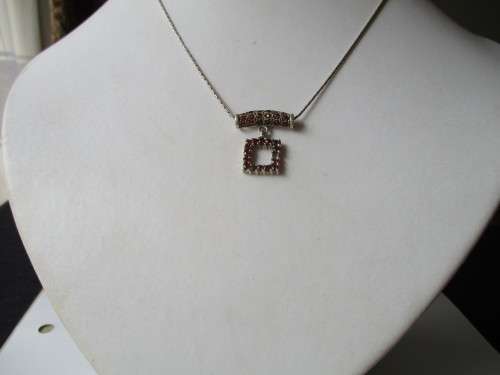 925 Sterling Silver Chain and Garnet Pendant /Necklace