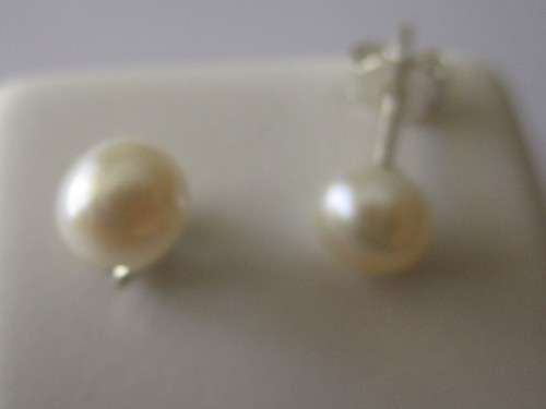 Sterling Silver and Genuiene Pearls Earrings