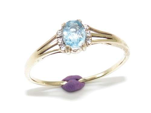 Attractive Blue Topaz & Diamond Ring in 9ct yellow gold