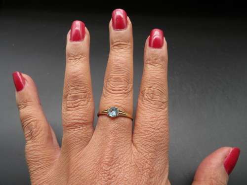 Attractive Blue Topaz & Diamond Ring in 9ct yellow gold