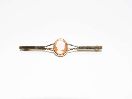 Charming English Hallmark Cameo Pin Brooch in 9ct yellow gold