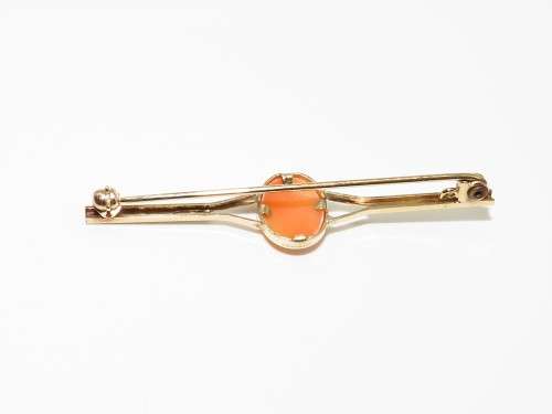 Charming English Hallmark Cameo Pin Brooch in 9ct yellow gold