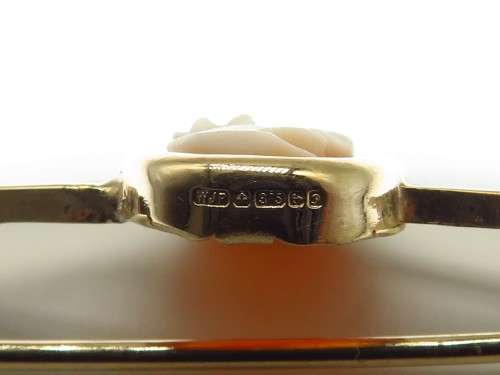 Charming English Hallmark Cameo Pin Brooch in 9ct yellow gold