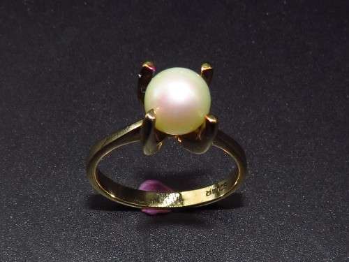 Sturdy Cultured Pearl Ring in 9ct yellow gold
