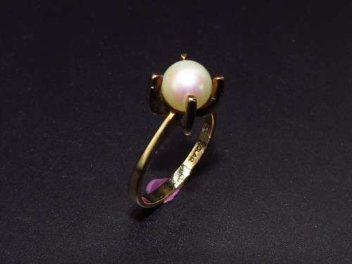 Sturdy Cultured Pearl Ring in 9ct yellow gold