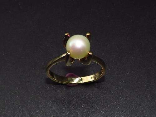Sturdy Cultured Pearl Ring in 9ct yellow gold