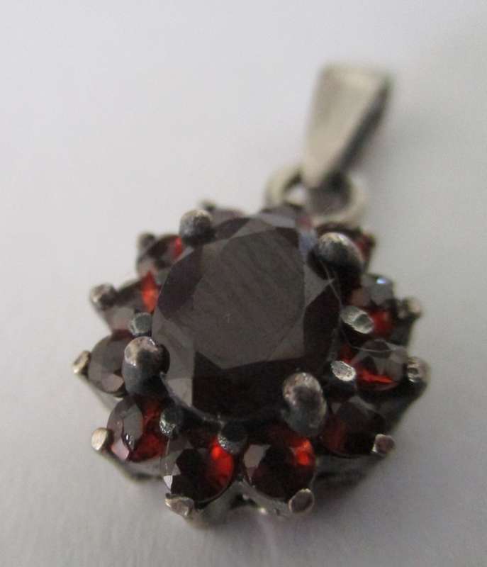 925 Sterling Silver and Ganets Pendant
