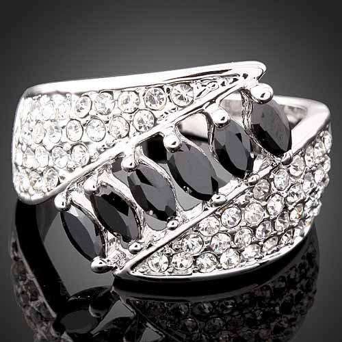 Beautiful 18K White Gold Clad Sweeping Fashion Ring *International Postage*