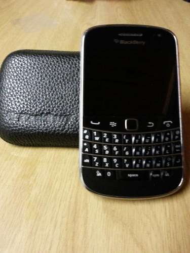 Blackberry 9900 black + original belt pouch (like new)- local warrantee March2014