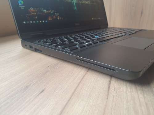 Dell Latitude 5590 15.6 Intel Core i5 8th Gen