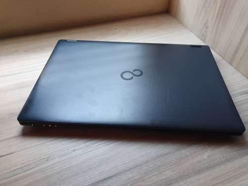 Fujitsu LifeBook E558 Intel Core I7 8th Gen