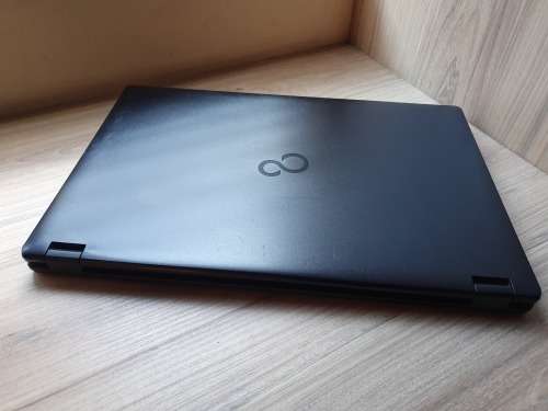 Fujitsu LifeBook E558 Intel Core I7 8th Gen