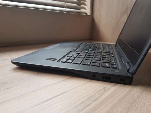 Dell latitude E7450 Ultrabook Intel Core i7 + Free Laptop Bag