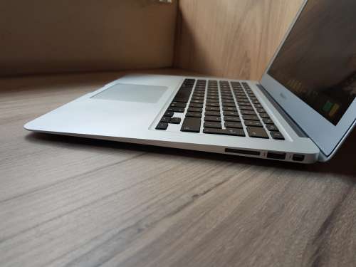 Macbook Air (13inch, 2015 ) + Free Laptop Bag