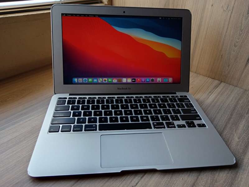 MacBook Air (11-inch, 2014) + Free Laptop Bag