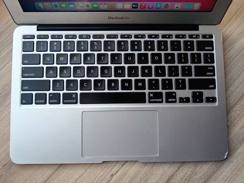 MacBook Air (11-inch, 2014) + Free Laptop Bag