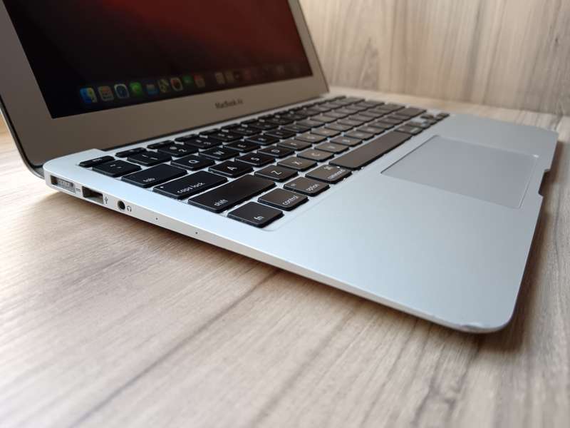 MacBook Air (11-inch, 2014) + Free Laptop Bag