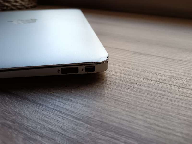 MacBook Air (11-inch, 2014) + Free Laptop Bag
