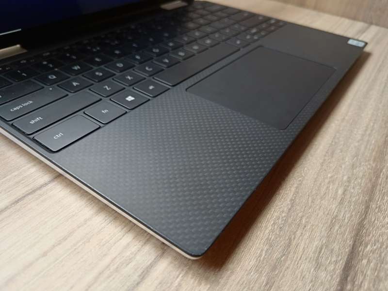 Dell XPS 13 7390 2-in-1 10th Gen Intel Core i7 + Free Laptop Bag
