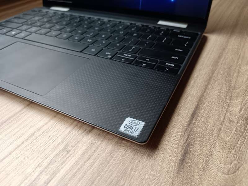 Dell XPS 13 7390 2-in-1 10th Gen Intel Core i7 + Free Laptop Bag