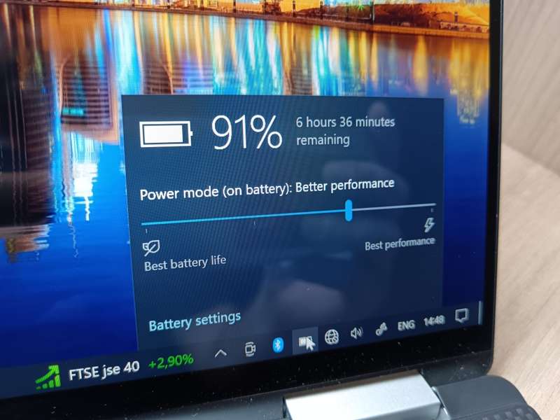 Dell XPS 13 7390 2-in-1 10th Gen Intel Core i7 + Free Laptop Bag