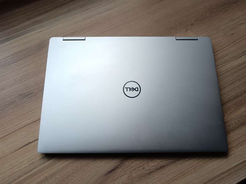 Dell XPS 13 7390 2-in-1 10th Gen Intel Core i7 + Free Laptop Bag
