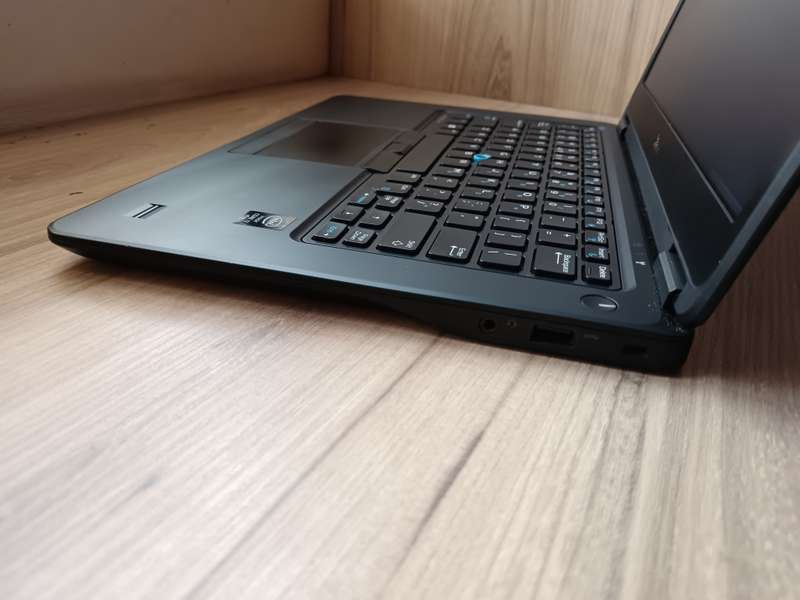 Dell latitude E7450 Ultrabook i7 + Free Laptop Bag