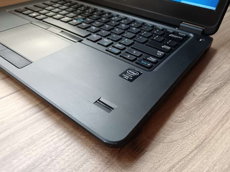 Dell latitude E7450 Ultrabook i7 + Free Laptop Bag