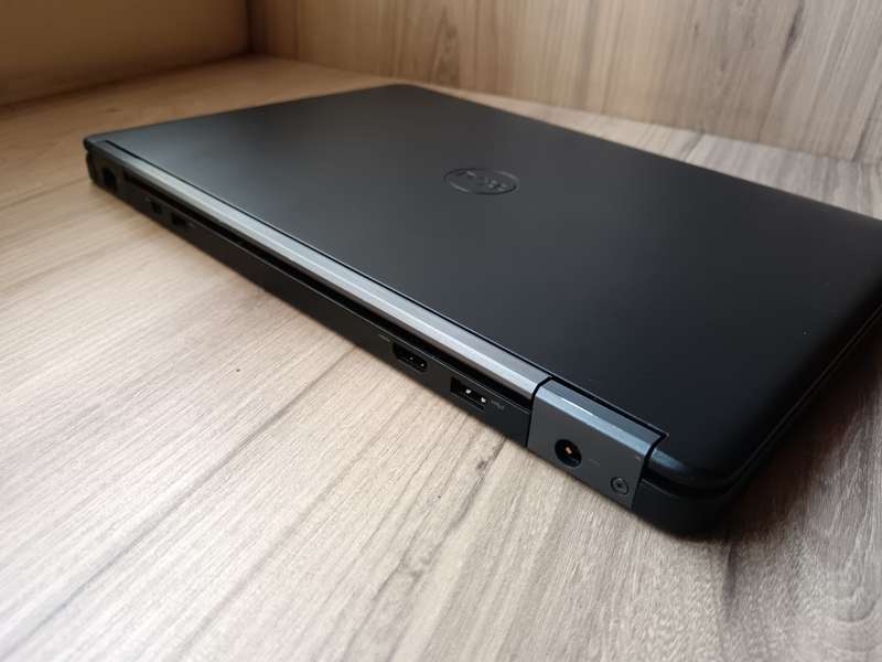 Dell latitude E7450 Ultrabook i7 + Free Laptop Bag