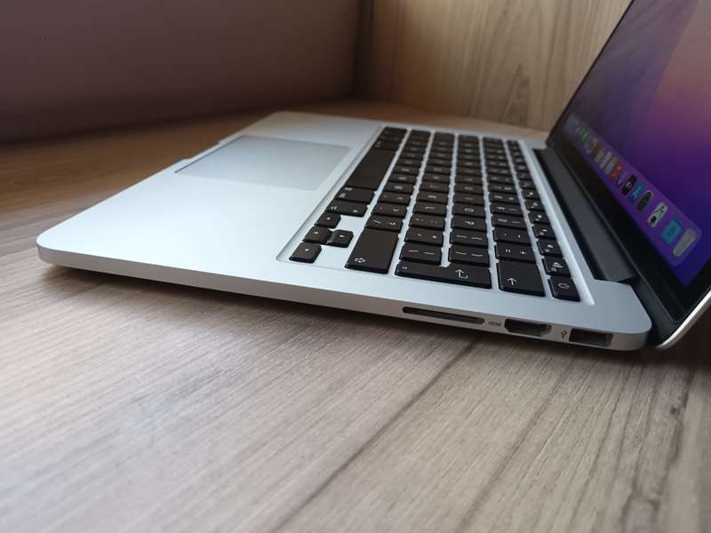Macbook Pro (Retina 2015 13inch) + Free Laptop Bag