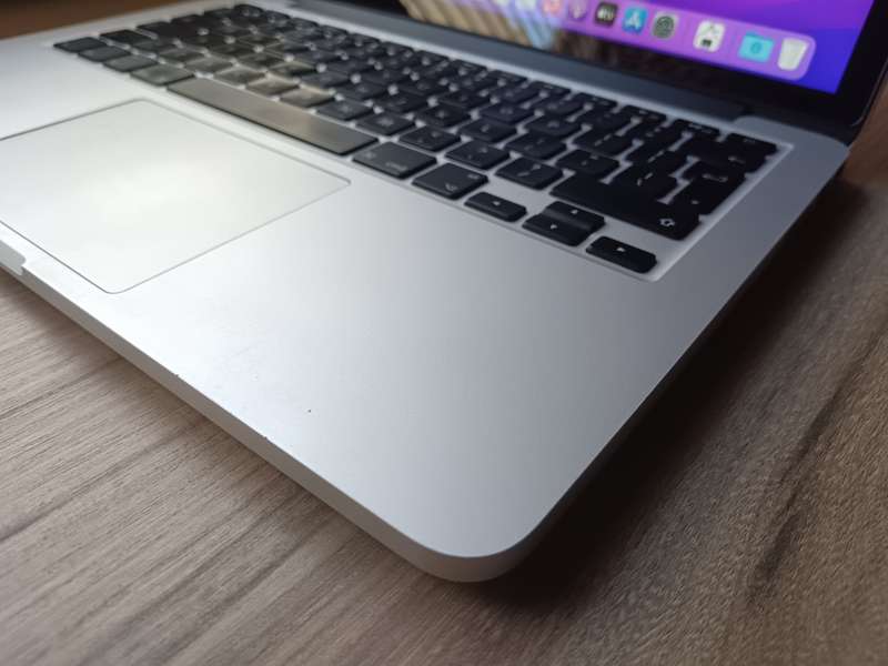 Macbook Pro (Retina 2015 13inch) + Free Laptop Bag