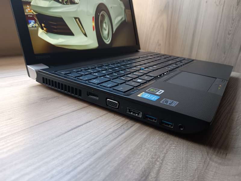 Toshiba Tecra W50 Intel Core I7 + Free Laptop Bag & Wireless Mouse