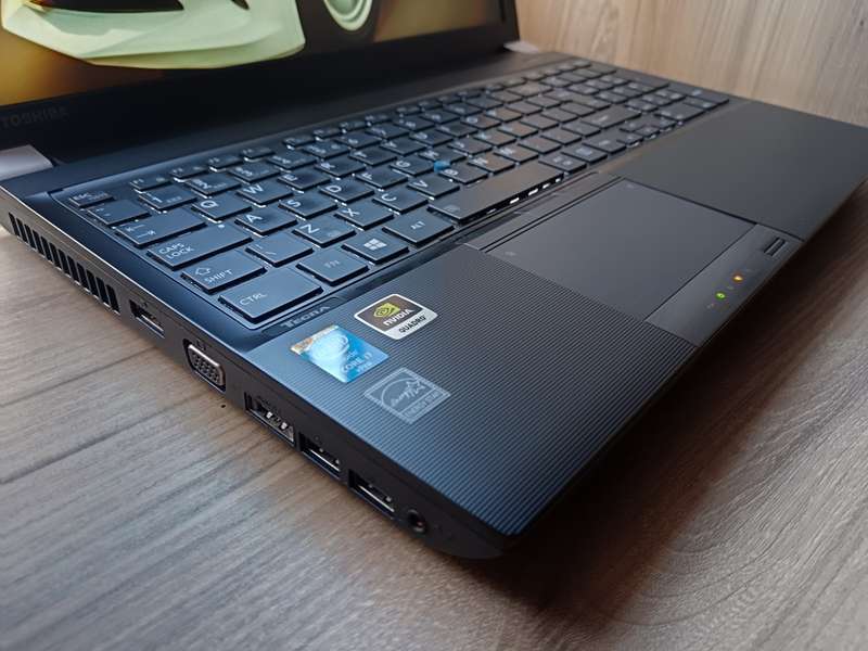 Toshiba Tecra W50 Intel Core I7 + Free Laptop Bag & Wireless Mouse