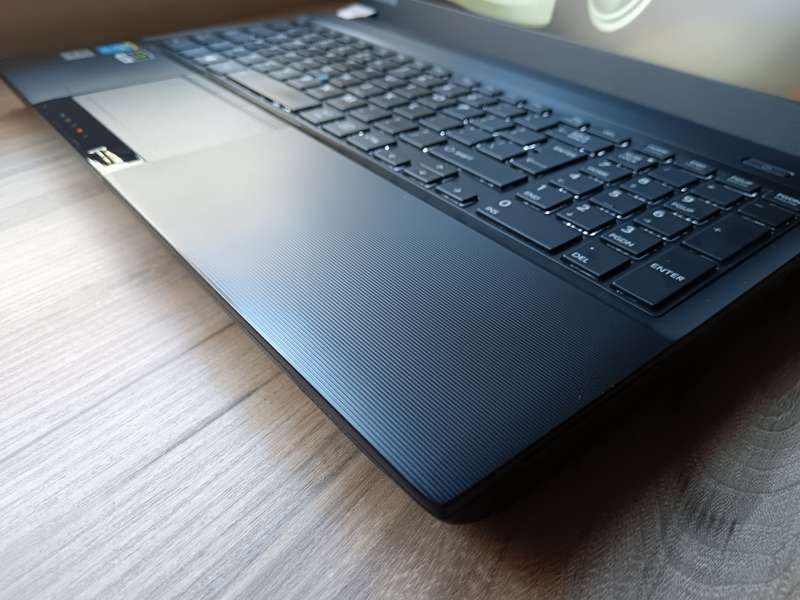 Toshiba Tecra W50 Intel Core I7 + Free Laptop Bag & Wireless Mouse
