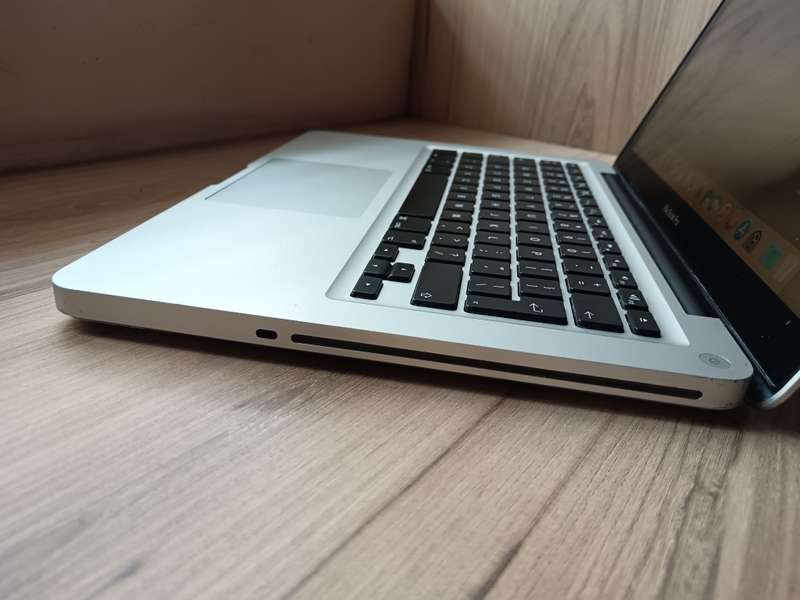 I5 Macbook Pro 13inch Mid 2012 + Free Laptop Bag